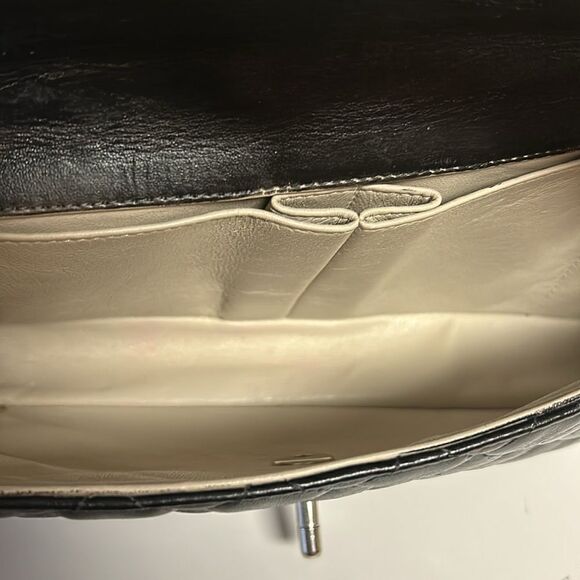 AUTHENTIC VINTAGE CHANEL BLACK LAMBSKIN SINGLE SILVER CHAIN FLAP BAG - Picture 5 of 10